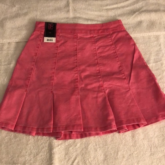 Pleated skirt - Picture 4 of 6